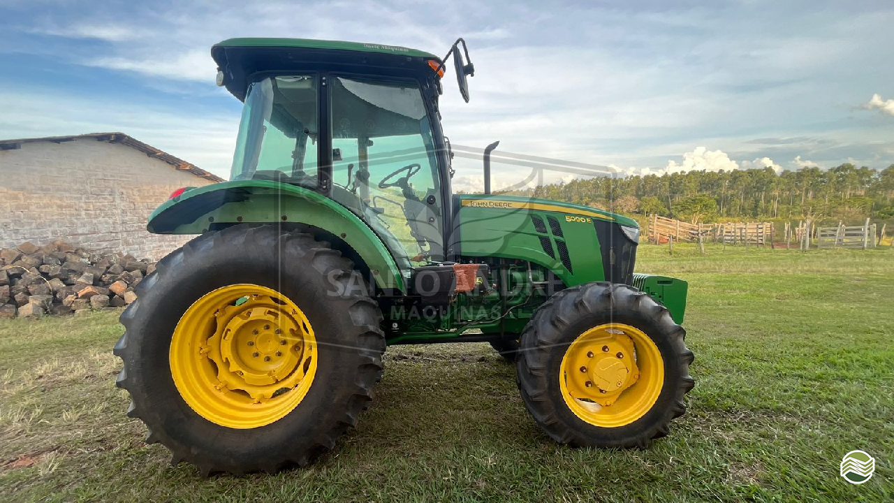 TRATOR JOHN DEERE JOHN DEERE 5090E Tração 4x4 Santo André Máquinas PIRASSUNUNGA SÃO PAULO SP